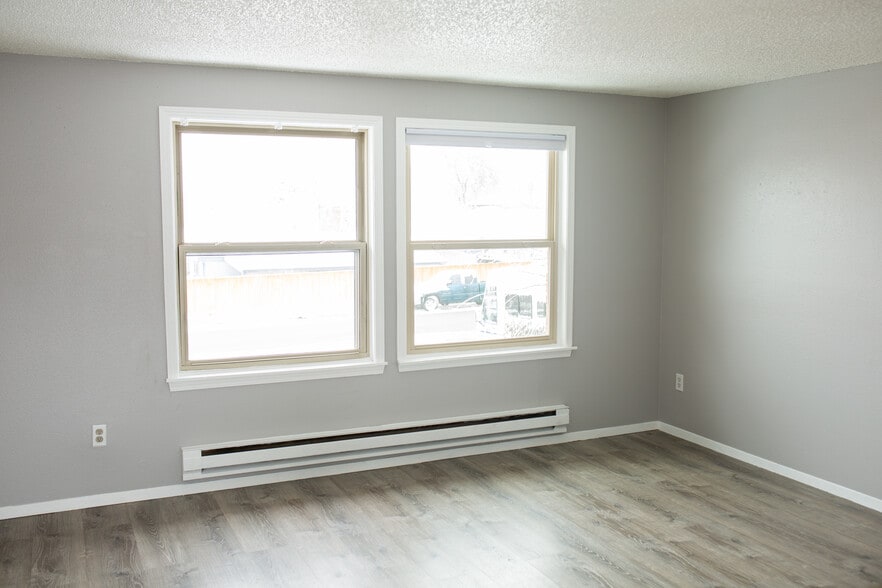 Family Room - 3595 S King St