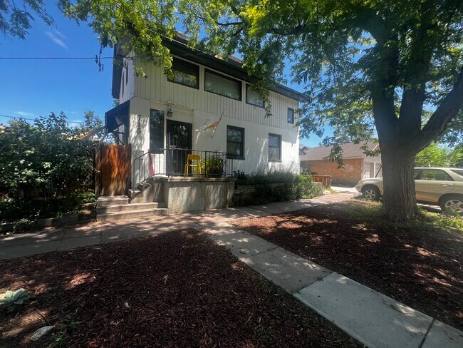 Primary Photo - 715 E 4th Ave