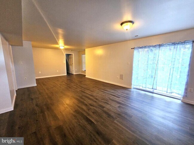 Building Photo - 6125 Hot Spring Ln