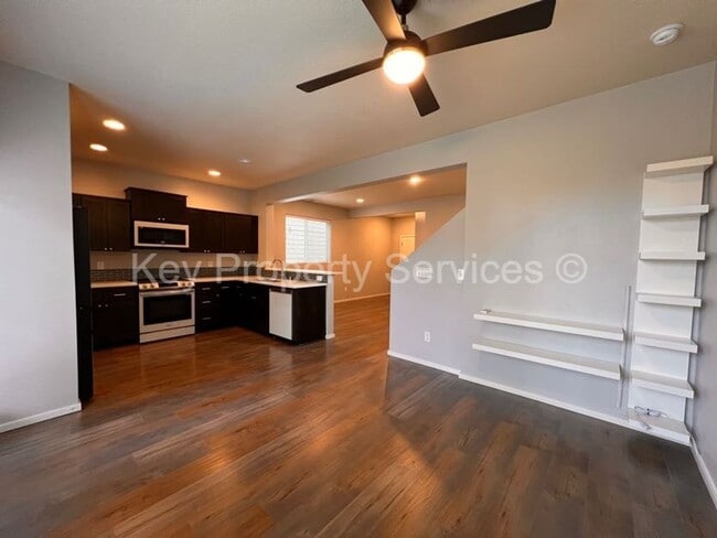 Building Photo - Stunning Hazel Dell Two-Story with High End Appliances