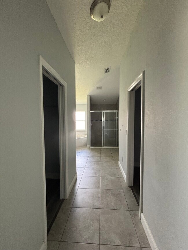 Building Photo - 5033 SW 97th Ln