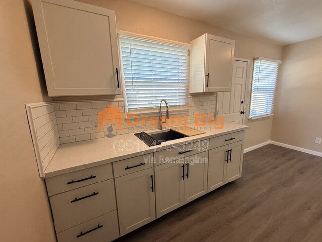 Building Photo - 1365 Stillman Ave