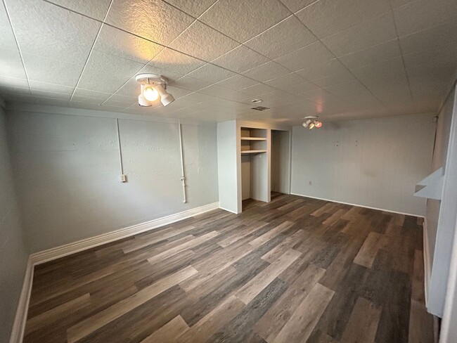 Building Photo - Newly Remodeled 2 bedroom 1 bathroom Home