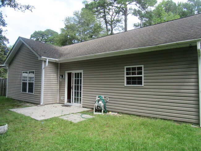 Building Photo - 28 Azalea Ave