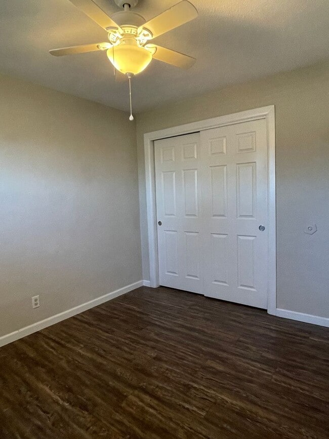 Building Photo - 590-596 Iris Drive