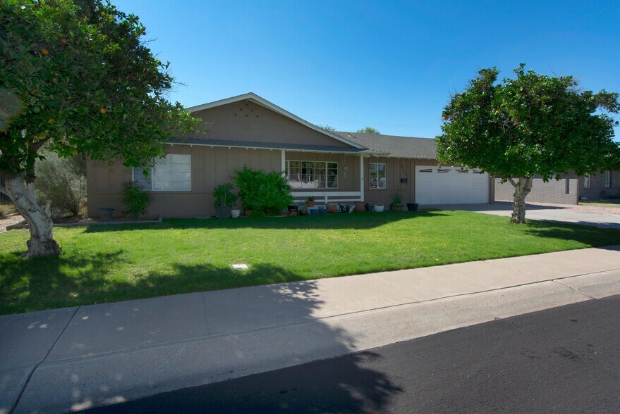 Front House - 8237 E Lewis Ave