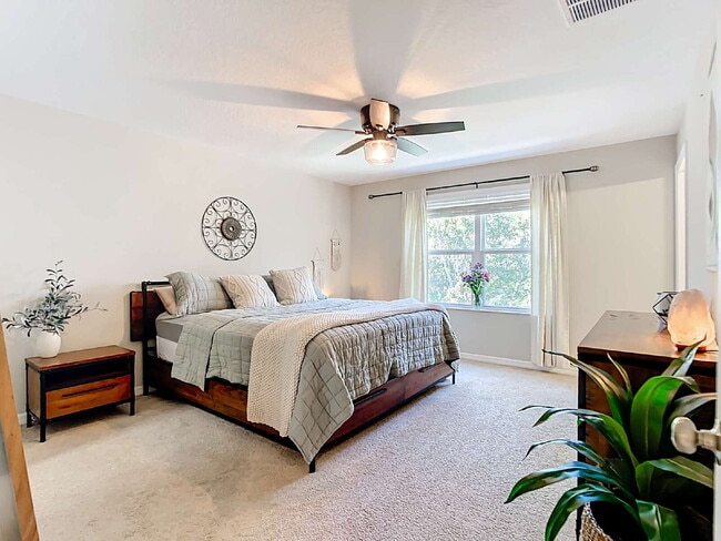 Building Photo - 10525 Oakside Dr