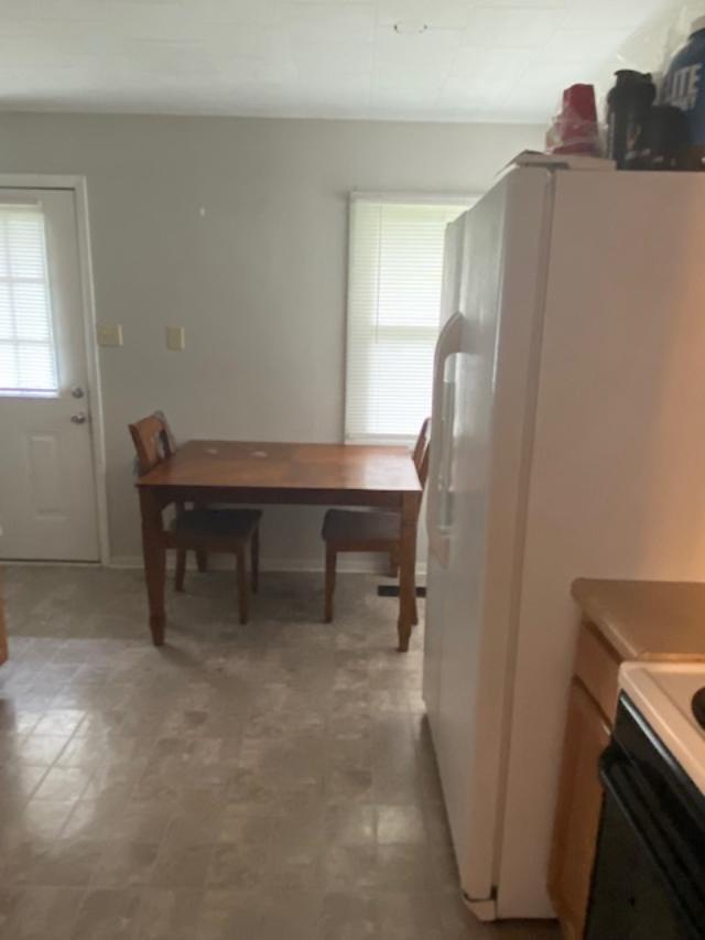 Building Photo - Quiet Neighborhood 3 Bedroom Home with Garage