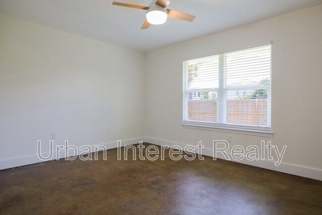 Building Photo - 4658 Sunsail Cir
