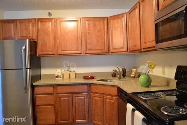 Building Photo - 5455 Smetana Dr