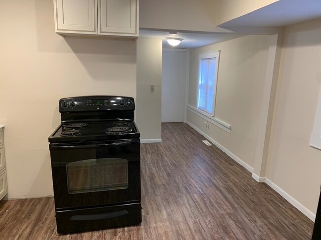 Building Photo - Updated and Spacious 2 Bedroom Home!