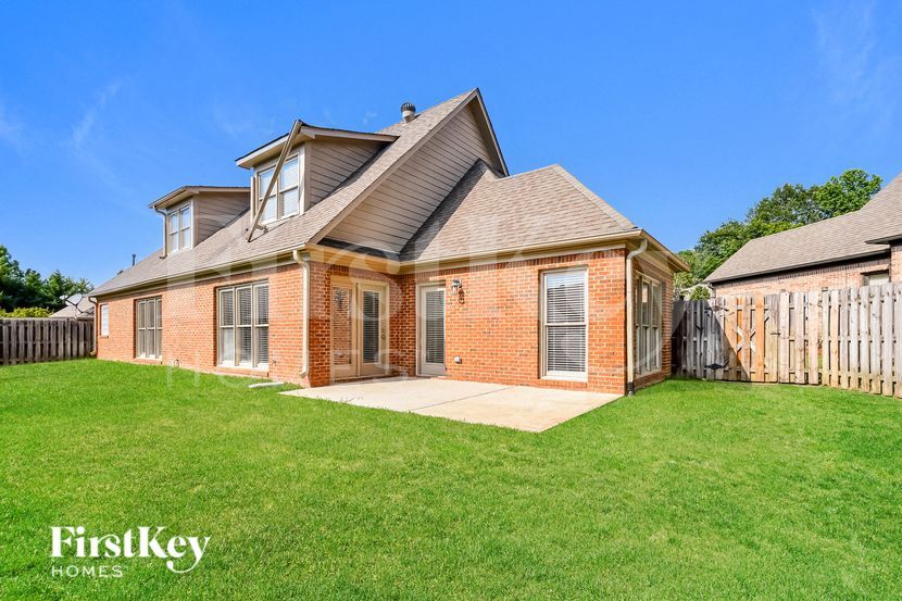 Building Photo - 3611 Courtyard Ln