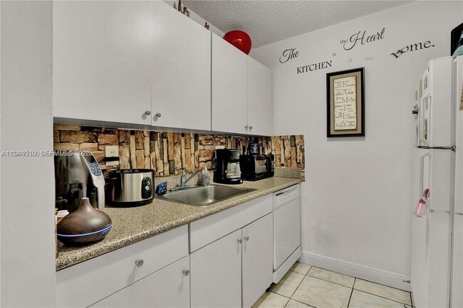 Building Photo - 7425 SW 152nd Ave