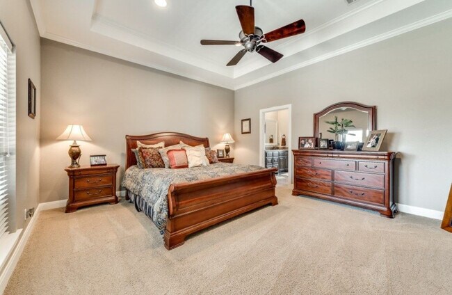 Building Photo - 5505 San Clemente Dr
