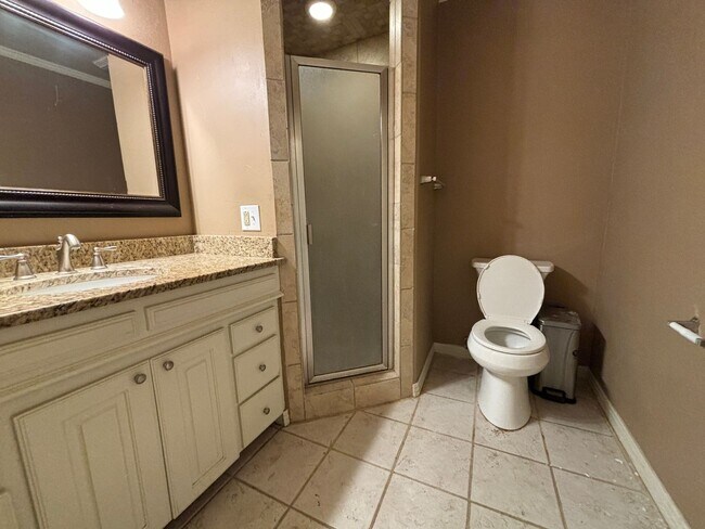 Building Photo - Spacious 3/2 in Tech Terrace w/ option to ...