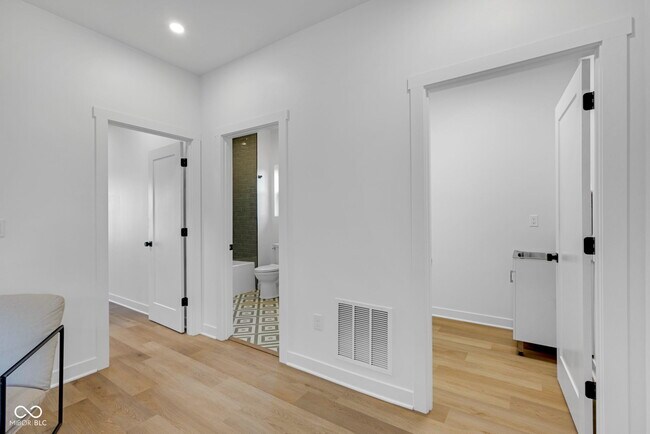 Building Photo - 1025 Churchman Ave