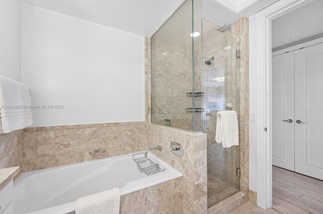 Building Photo - 1435 Brickell Ave