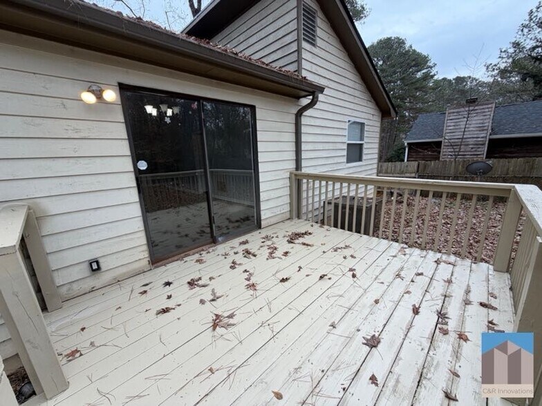 Building Photo - 804 Emerald Forest Cir