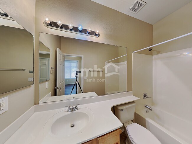 Building Photo - 10146 W Cordes Rd