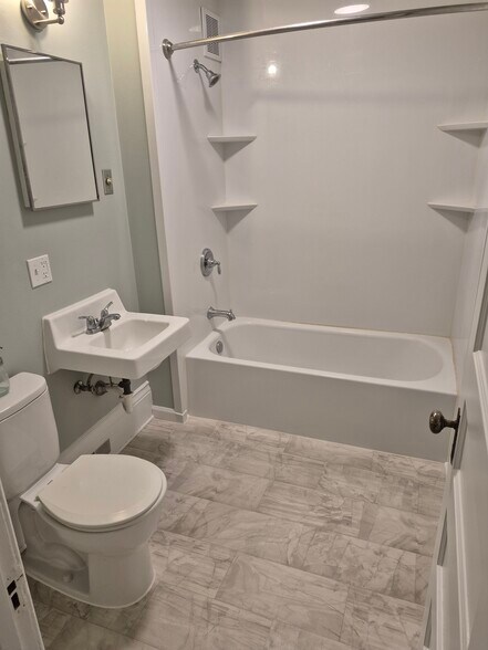 Bathroom - 1047 E Gorham St