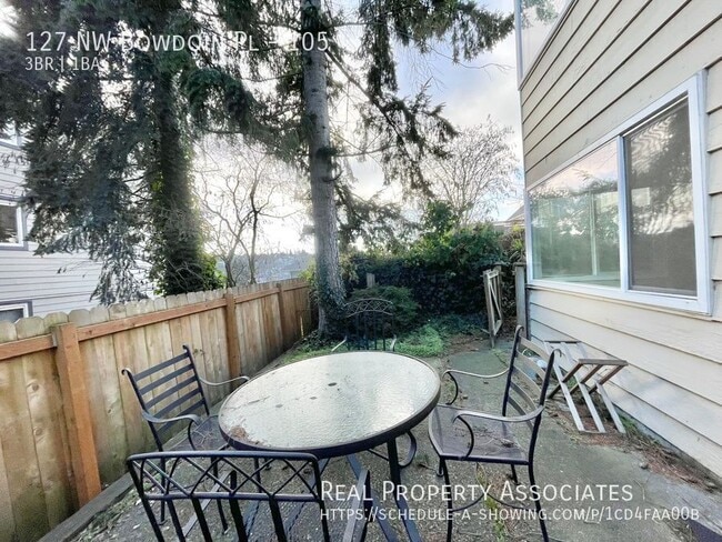 Building Photo - 127 NW Bowdoin Pl