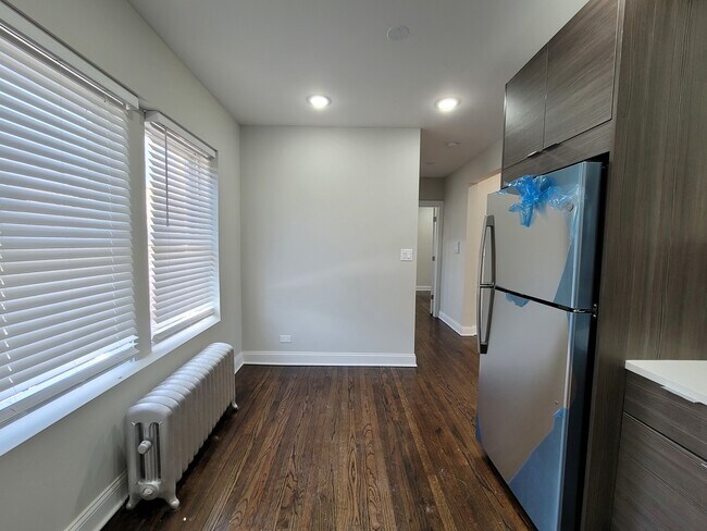 Building Photo - 5058.5 N Wolcott Ave