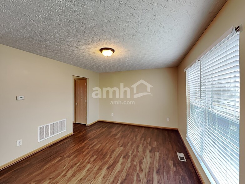 Building Photo - 8245 Crete Ln