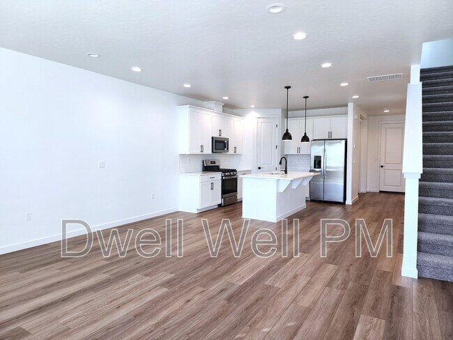 Primary Photo - 362 N Lagrasse Ln