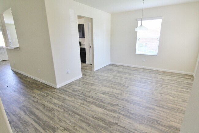 Building Photo - 11 Leisure Shore Ct