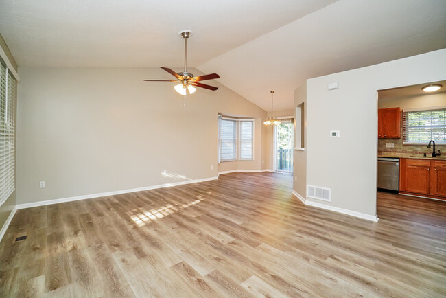 Building Photo - 565 Sharar Field Dr