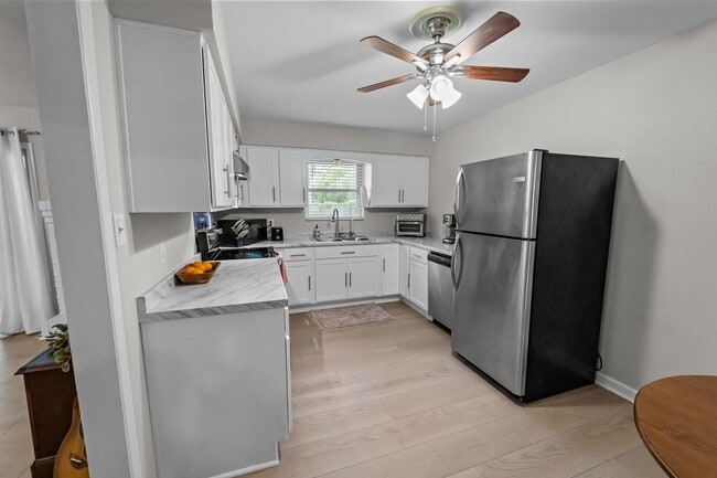 Building Photo - Charming 3-Bedroom Home on Savannah’s Southside with Covered Patio and Large Backyard