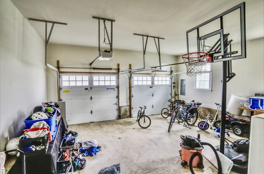 Building Photo - 22 Silent Nest Way