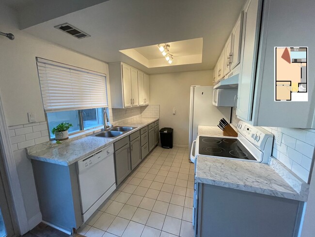 Building Photo - Fair Oaks Townhouse