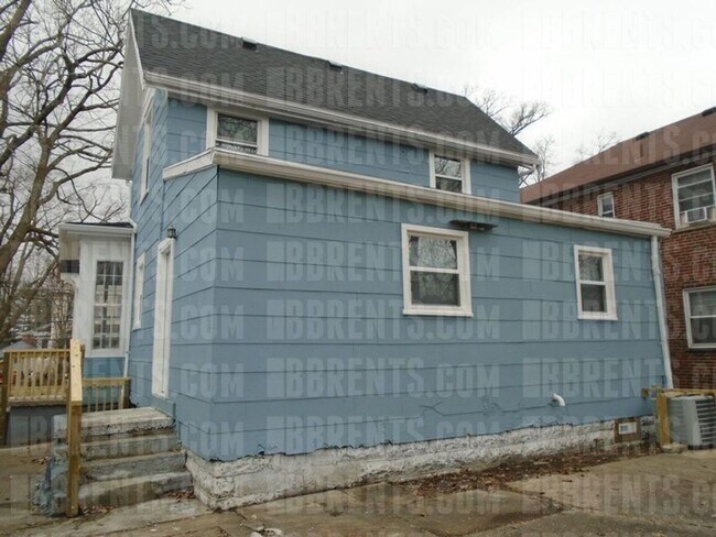 Building Photo - 6832 Kenton Ave