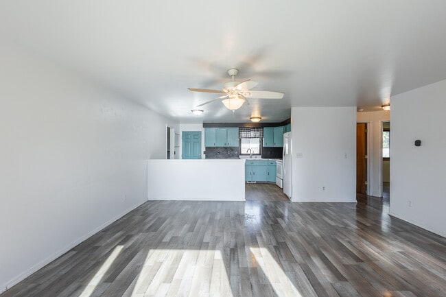 Building Photo - 924 E Georgia Ave