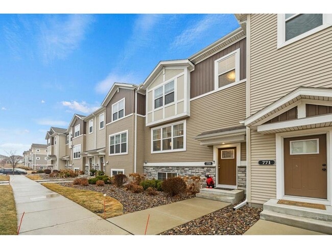 Building Photo - 775 Roselyn Dr