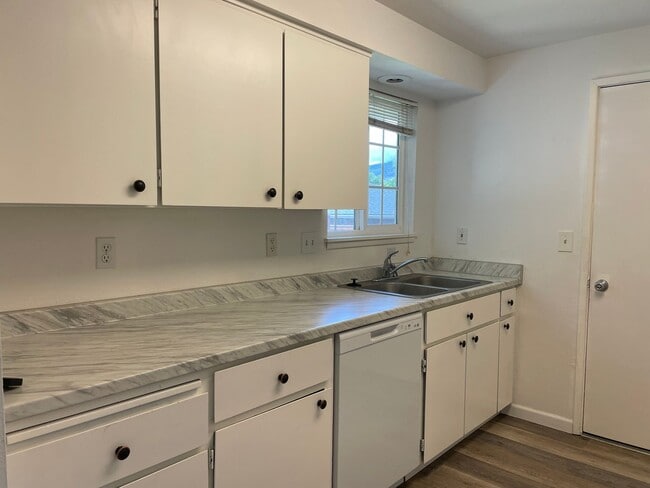 Building Photo - 581 N Wexford Cir