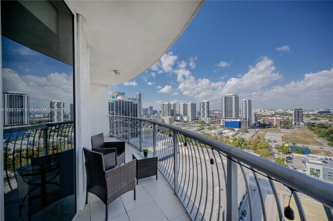 Building Photo - 1750 N Bayshore Dr