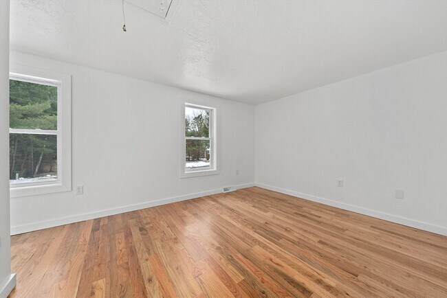 Building Photo - 4 Oaken Bucket Ln