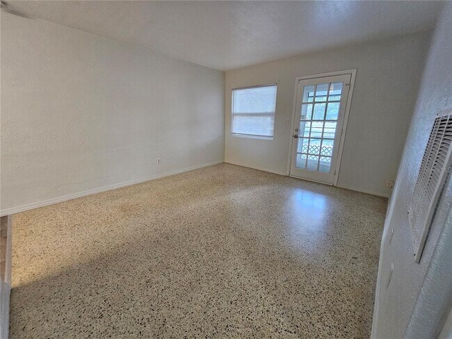 Building Photo - 3115 Adrian Ave