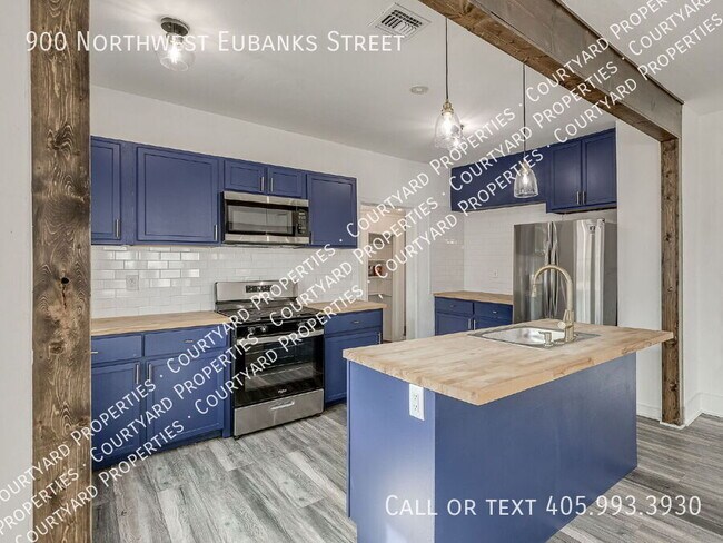 Building Photo - 900 NW Eubanks St