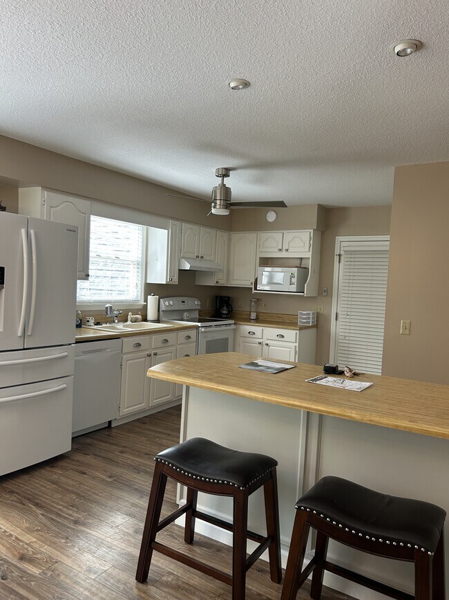 Building Photo - 203 Snead Dr