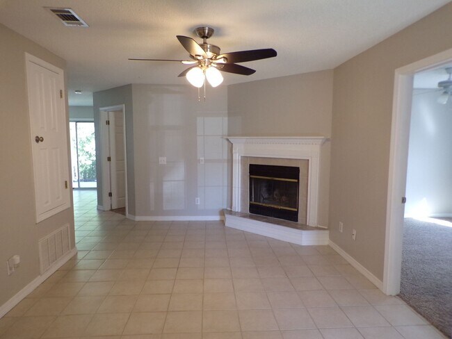 Building Photo - Charming 3-Bedroom Home
