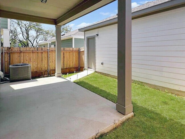 Building Photo - 2145 Arendale Dr