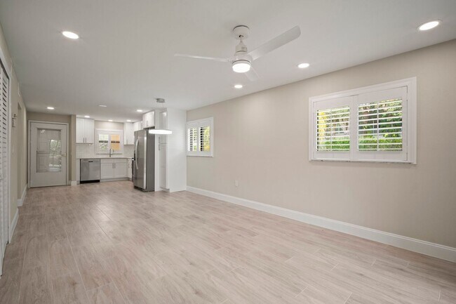 Building Photo - Nicely Renovated 2 bedrooms 2 bathrooms Co...