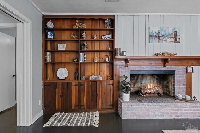 Building Photo - 1111 S Old Corry Field Rd