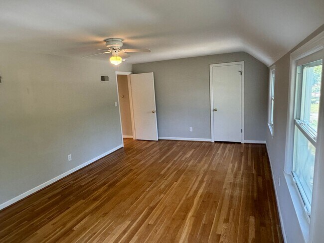 Building Photo - 3 Bedroom 2 Bathroom Single Family Home in Upper Arlington