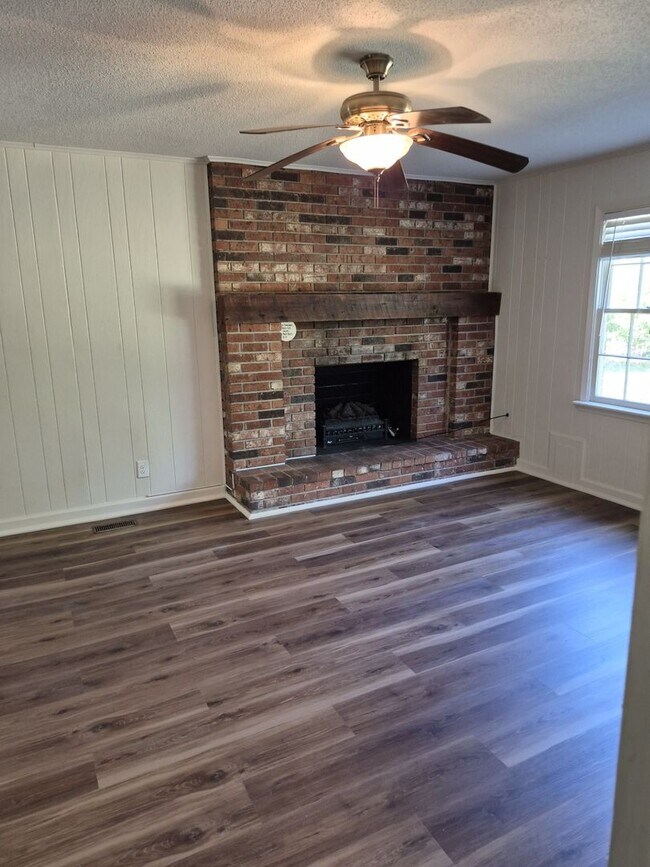 Building Photo - 3942 Howell Dr