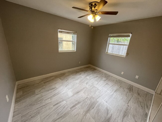 Building Photo - Fully renovated 3B 1B home