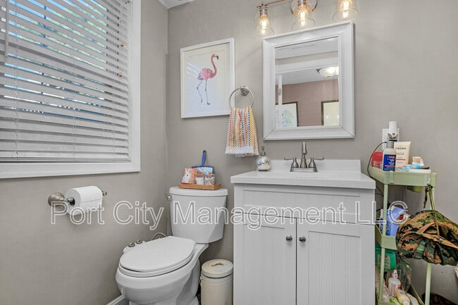 Building Photo - 232 S Castle St